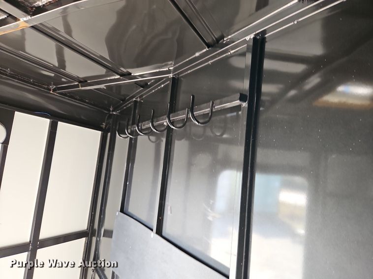 image for item EI3616 1996 Diamond D livestock trailer