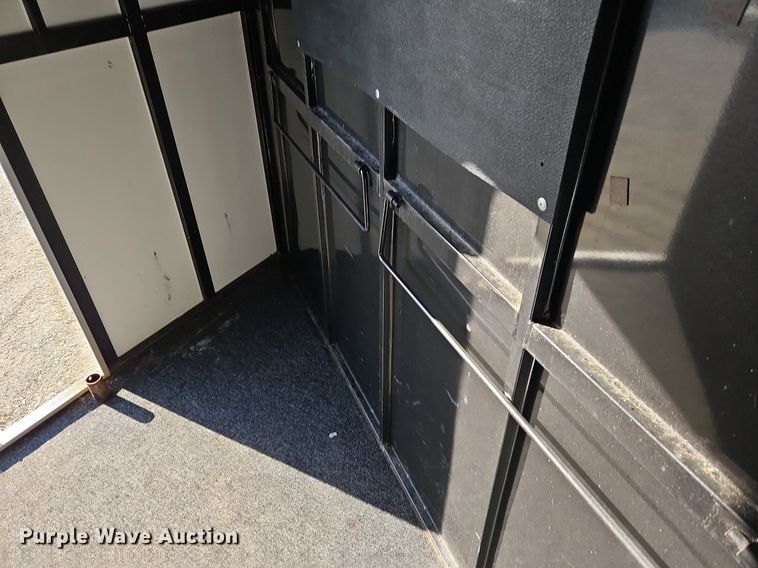 image for item EI3616 1996 Diamond D livestock trailer