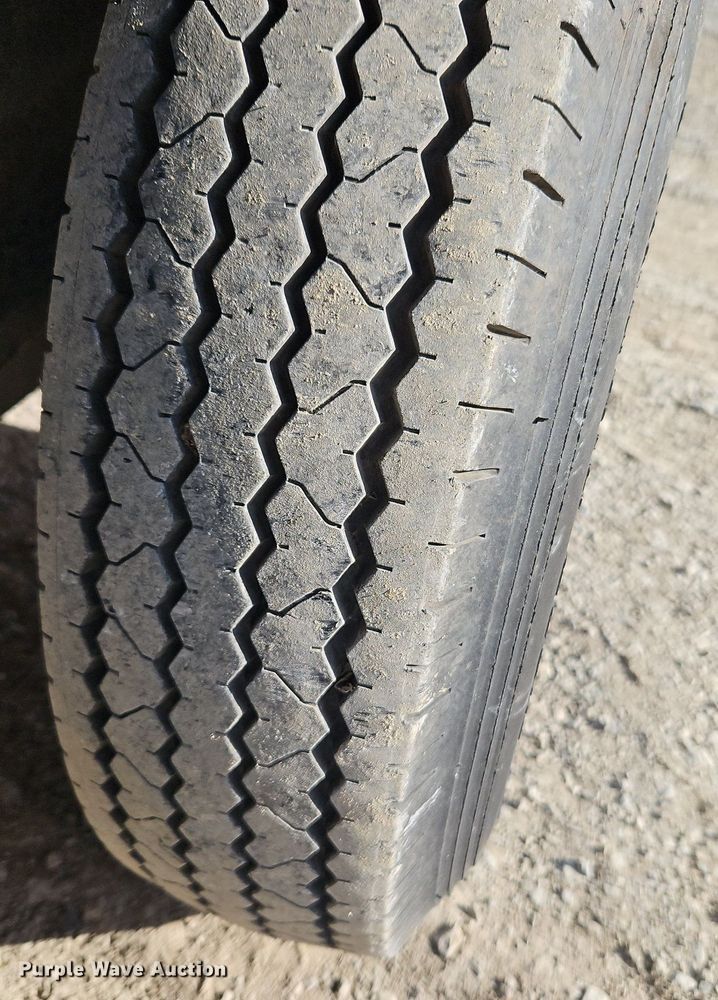 image for item EI3616 1996 Diamond D livestock trailer