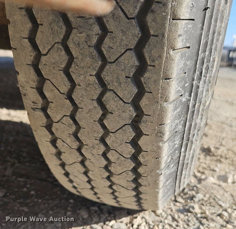 image for item EI3616 1996 Diamond D livestock trailer