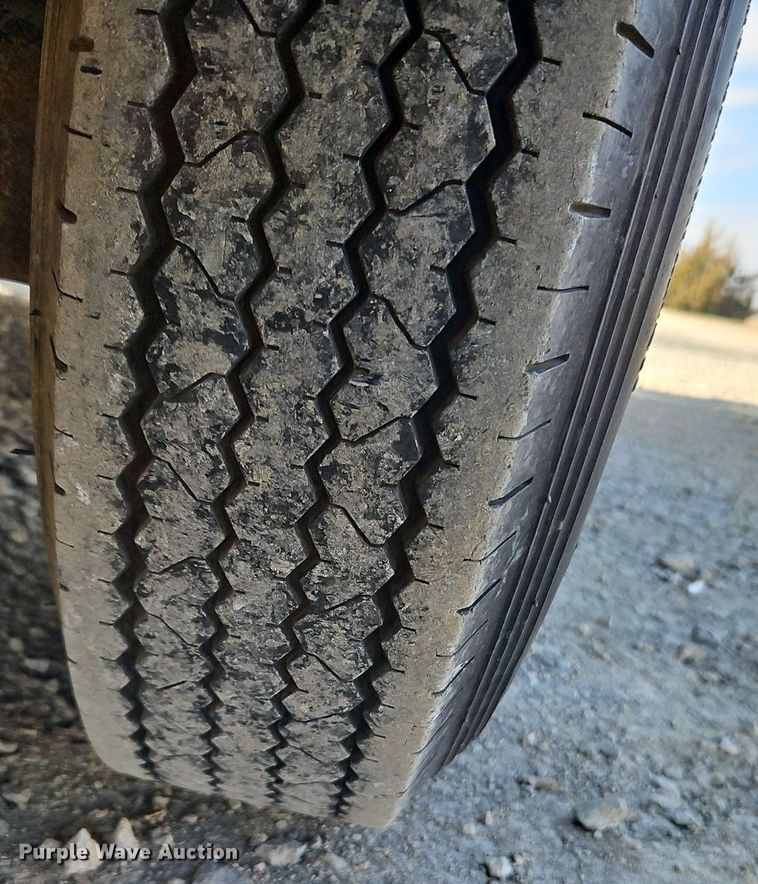 image for item EI3616 1996 Diamond D livestock trailer