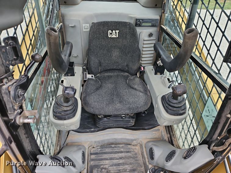 image for item EI3618 2007 Caterpillar  246C skid steer loader