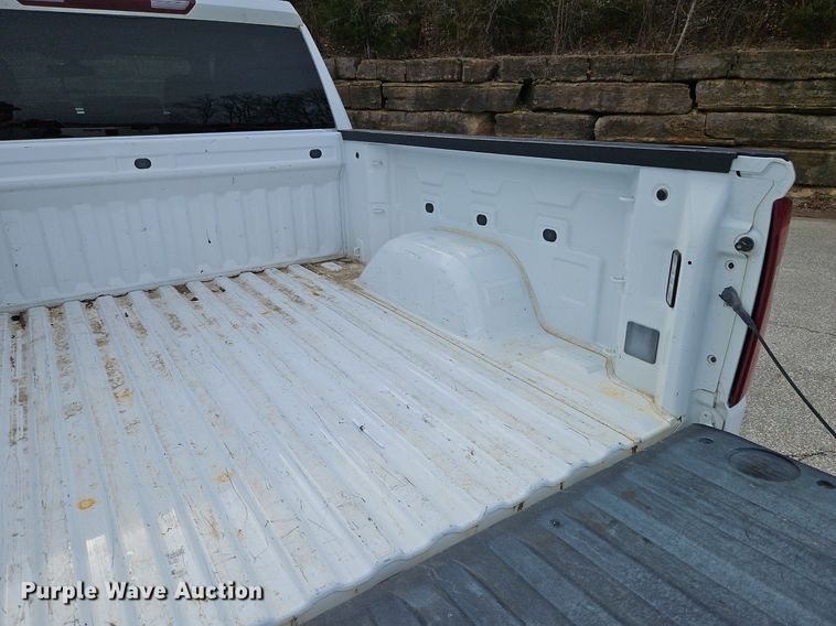 image for item EI3639 2019 Chevrolet  Silverado 1500 Crew Cab pickup truck