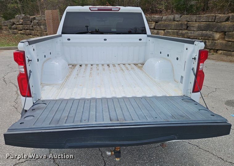 image for item EI3639 2019 Chevrolet  Silverado 1500 Crew Cab pickup truck