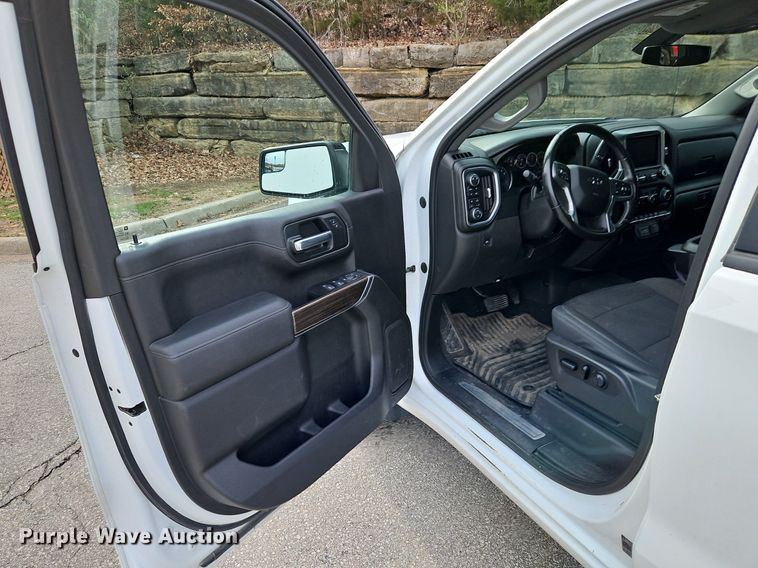 image for item EI3639 2019 Chevrolet  Silverado 1500 Crew Cab pickup truck