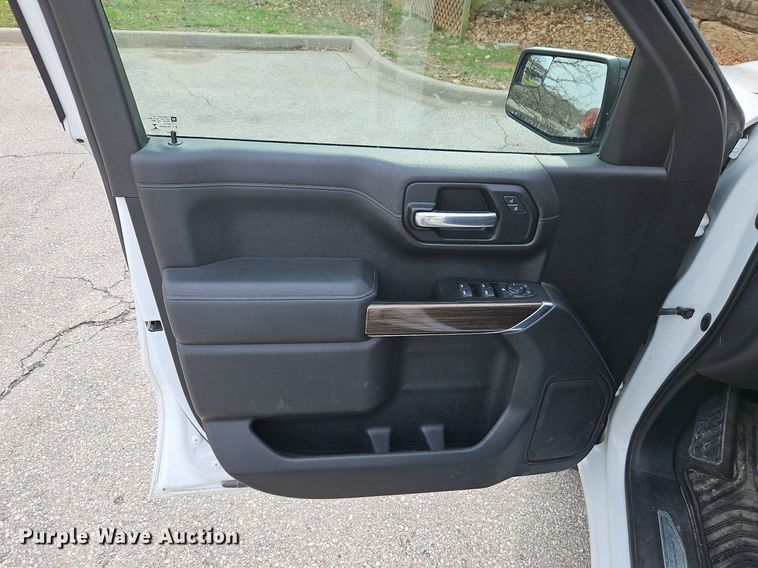 image for item EI3639 2019 Chevrolet  Silverado 1500 Crew Cab pickup truck