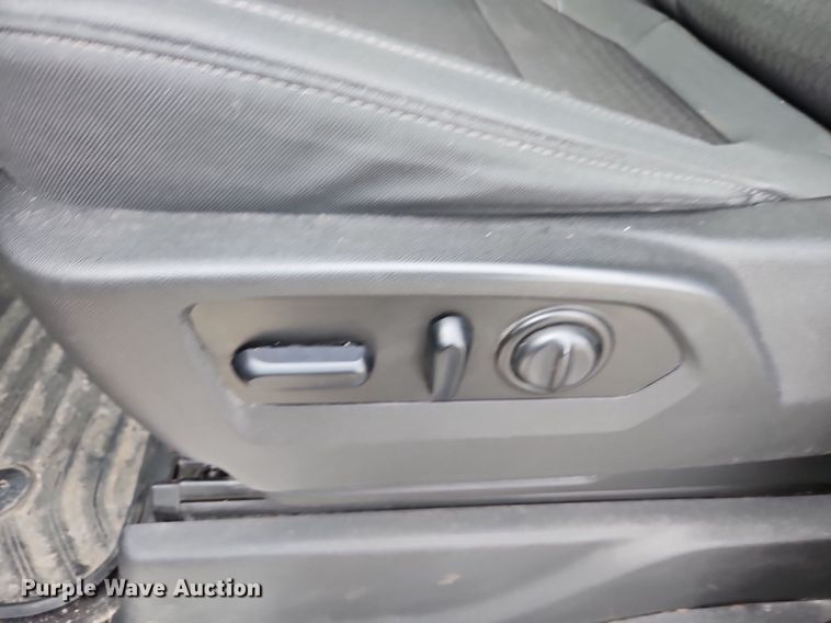 image for item EI3639 2019 Chevrolet  Silverado 1500 Crew Cab pickup truck