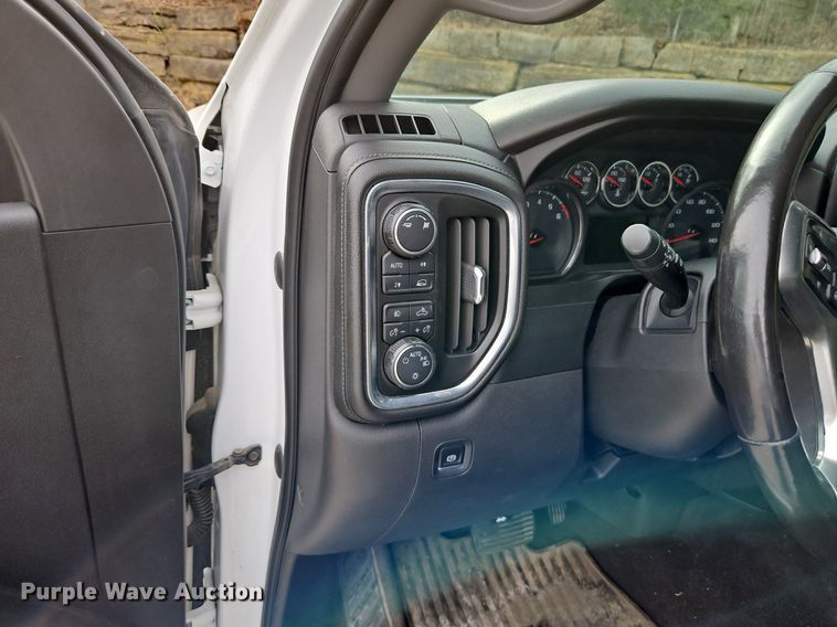 image for item EI3639 2019 Chevrolet  Silverado 1500 Crew Cab pickup truck