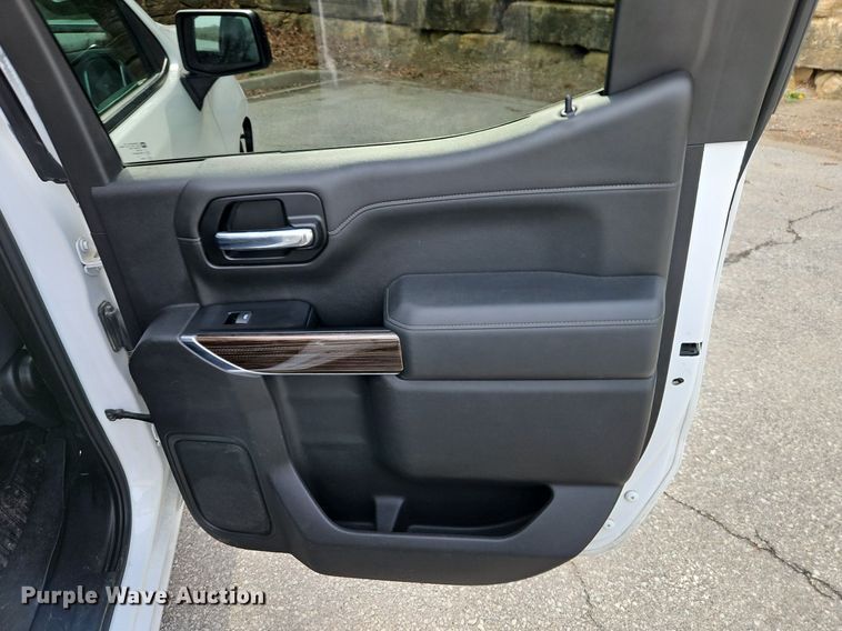 image for item EI3639 2019 Chevrolet  Silverado 1500 Crew Cab pickup truck