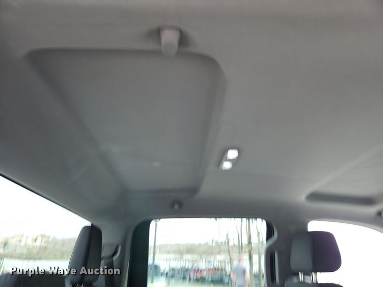 image for item EI3639 2019 Chevrolet  Silverado 1500 Crew Cab pickup truck