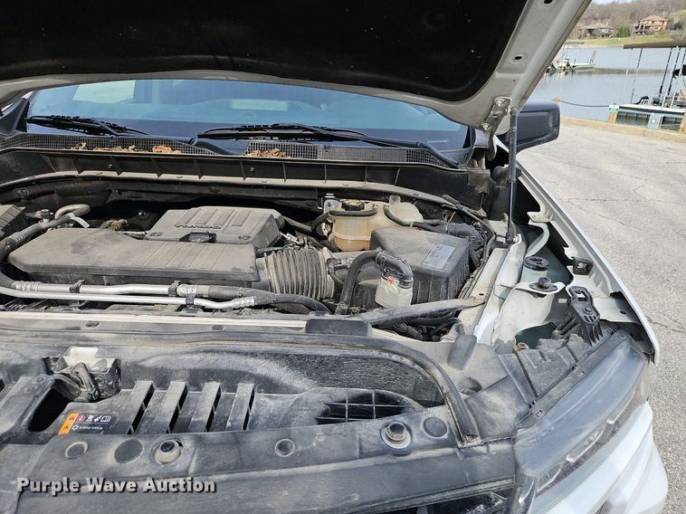 image for item EI3639 2019 Chevrolet  Silverado 1500 Crew Cab pickup truck