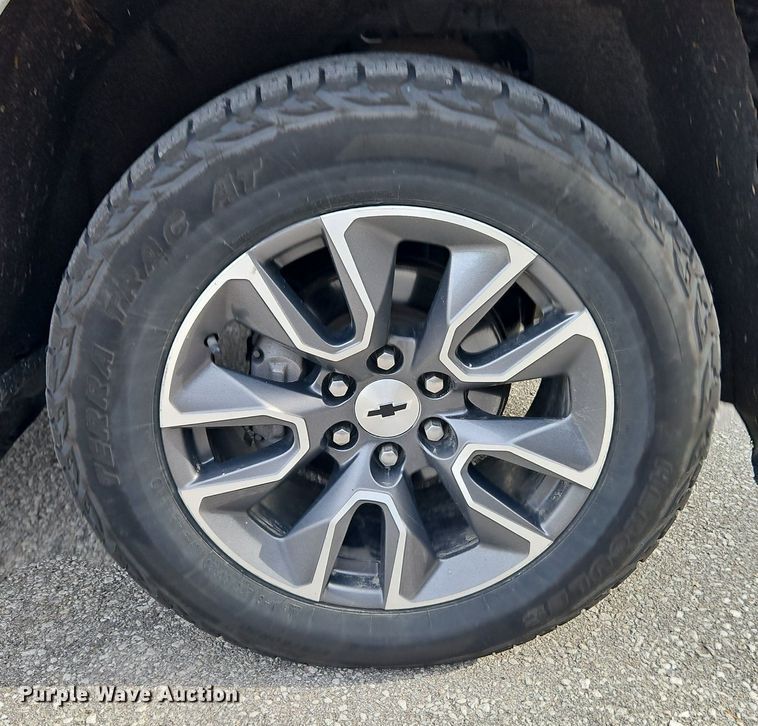 image for item EI3639 2019 Chevrolet  Silverado 1500 Crew Cab pickup truck