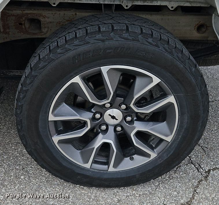 image for item EI3639 2019 Chevrolet  Silverado 1500 Crew Cab pickup truck