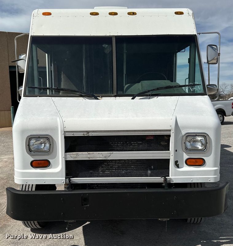 image for item EJ0320 2000 Freightliner MT45 Food truck