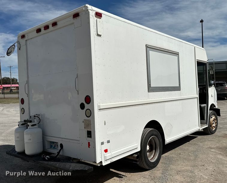 image for item EJ0320 2000 Freightliner MT45 Food truck