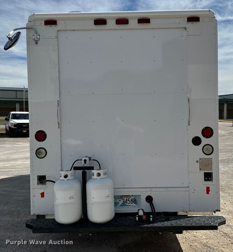 image for item EJ0320 2000 Freightliner MT45 Food truck