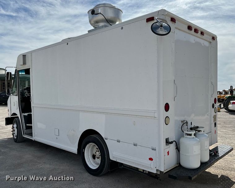 image for item EJ0320 2000 Freightliner MT45 Food truck