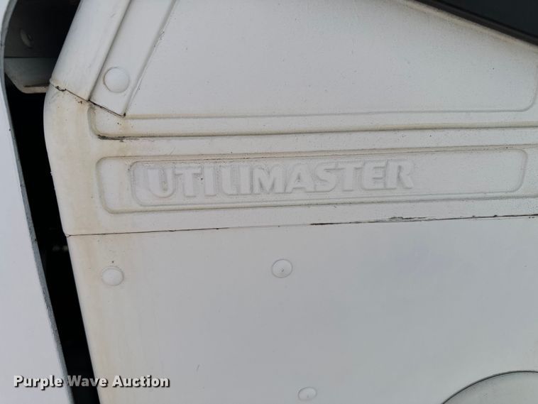 image for item EJ0320 2000 Freightliner MT45 Food truck