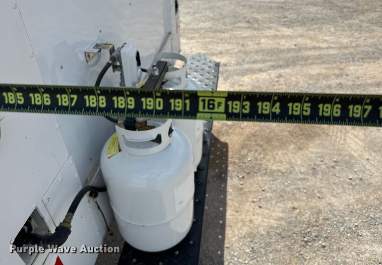 image for item EJ0320 2000 Freightliner MT45 Food truck