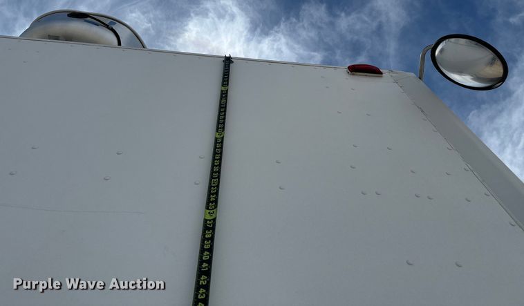 image for item EJ0320 2000 Freightliner MT45 Food truck