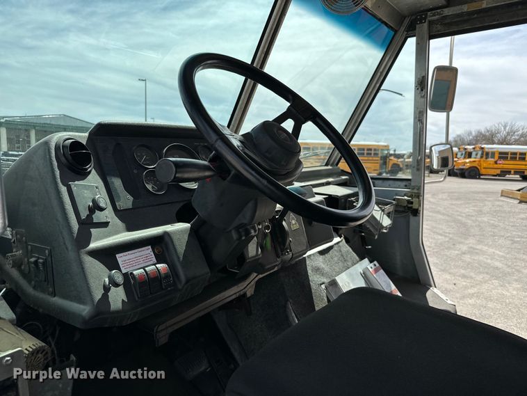 image for item EJ0320 2000 Freightliner MT45 Food truck