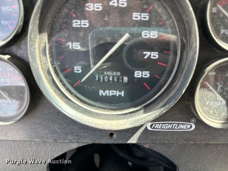 image for item EJ0320 2000 Freightliner MT45 Food truck