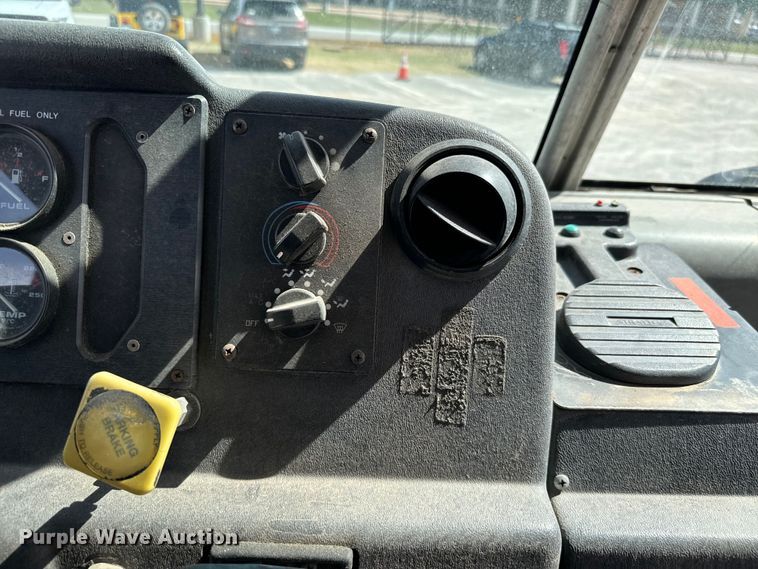 image for item EJ0320 2000 Freightliner MT45 Food truck