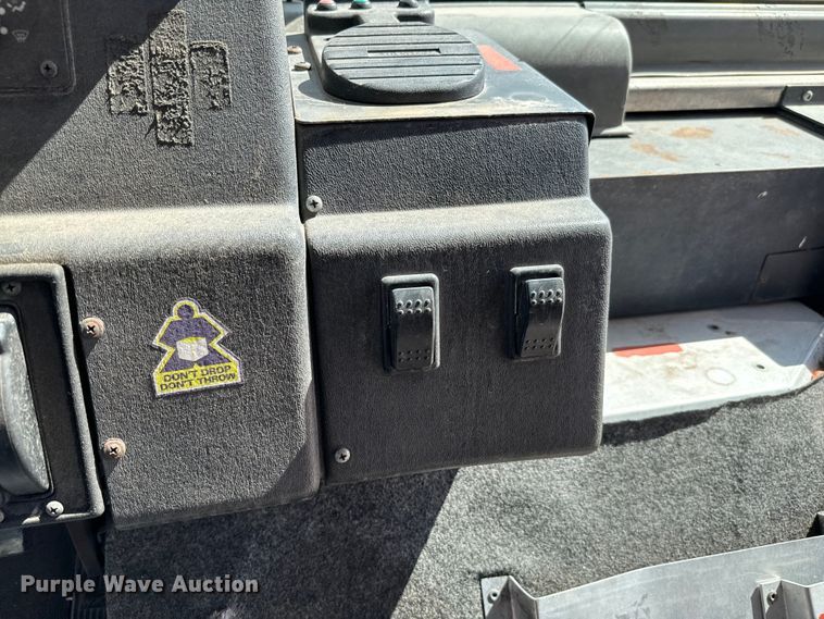 image for item EJ0320 2000 Freightliner MT45 Food truck