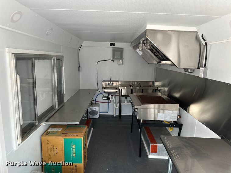 image for item EJ0320 2000 Freightliner MT45 Food truck