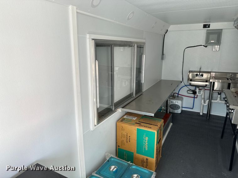 image for item EJ0320 2000 Freightliner MT45 Food truck