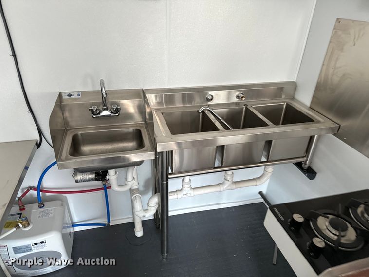 image for item EJ0320 2000 Freightliner MT45 Food truck