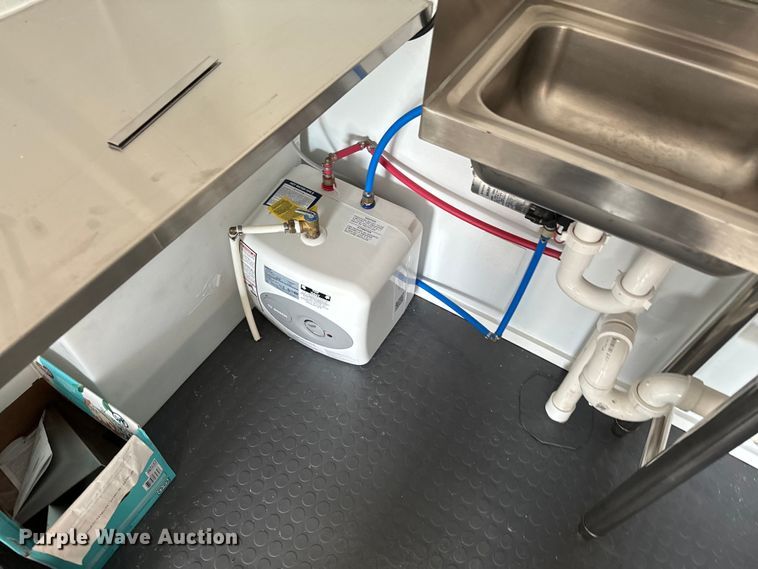 image for item EJ0320 2000 Freightliner MT45 Food truck