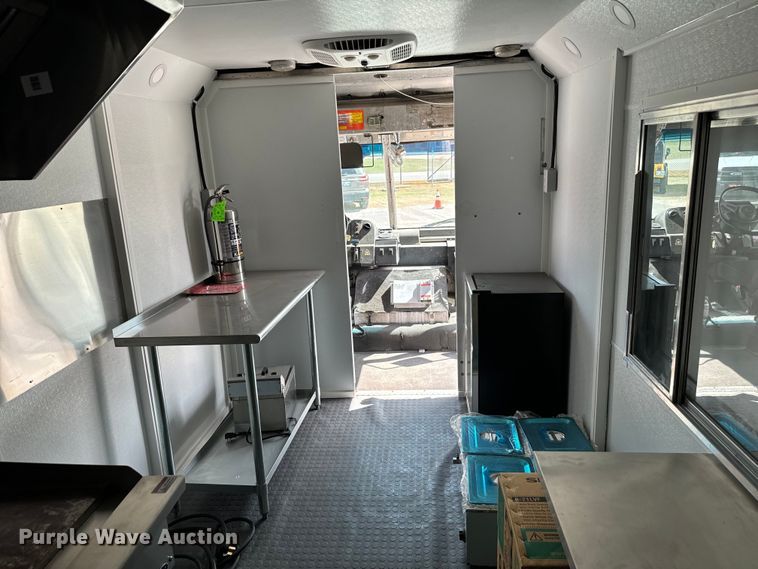 image for item EJ0320 2000 Freightliner MT45 Food truck