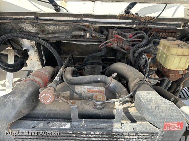 image for item EJ0320 2000 Freightliner MT45 Food truck