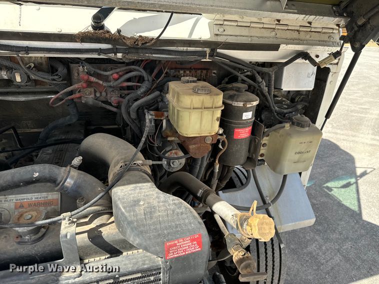 image for item EJ0320 2000 Freightliner MT45 Food truck