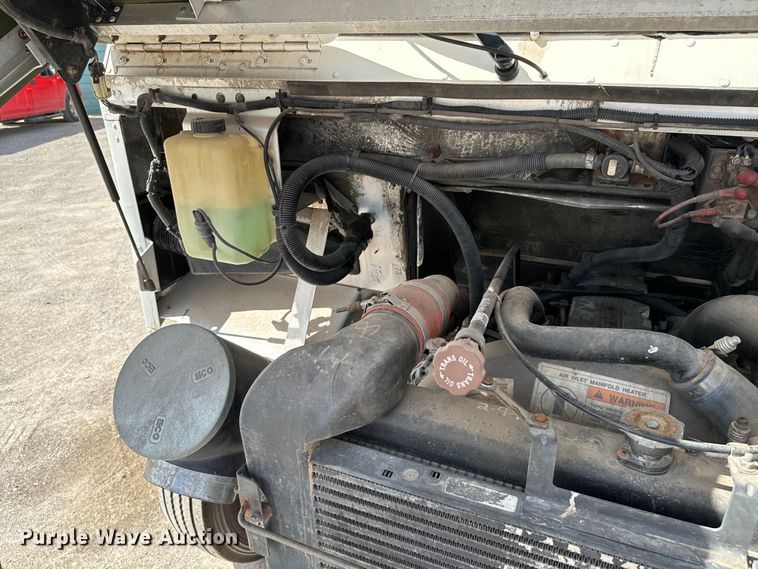 image for item EJ0320 2000 Freightliner MT45 Food truck