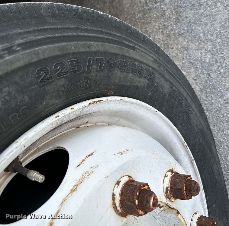 image for item EJ0320 2000 Freightliner MT45 Food truck