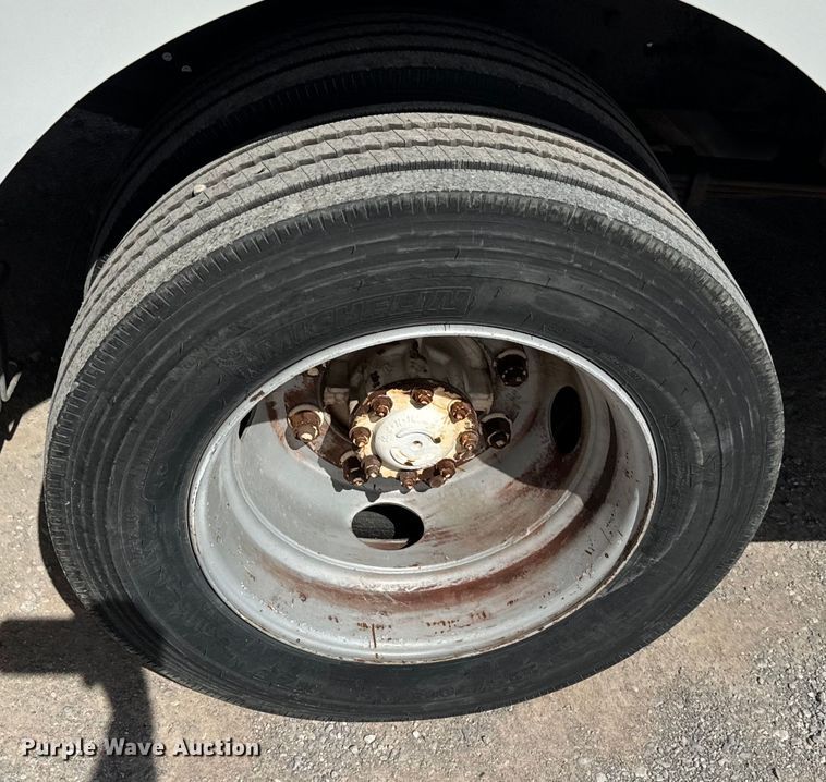 image for item EJ0320 2000 Freightliner MT45 Food truck