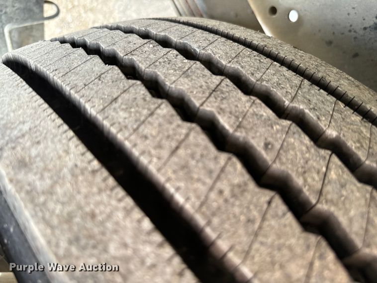 image for item EJ0320 2000 Freightliner MT45 Food truck