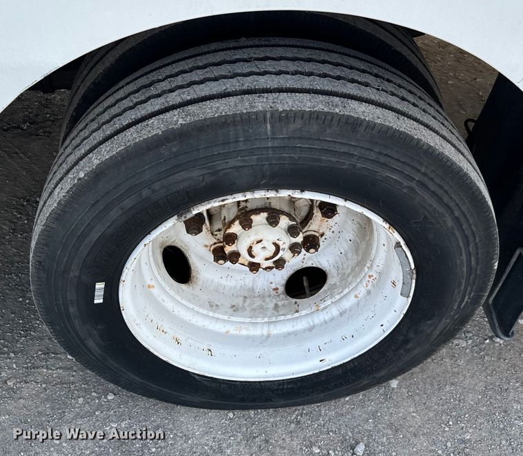 image for item EJ0320 2000 Freightliner MT45 Food truck