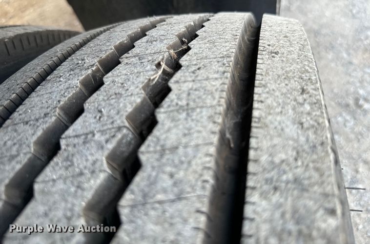 image for item EJ0320 2000 Freightliner MT45 Food truck