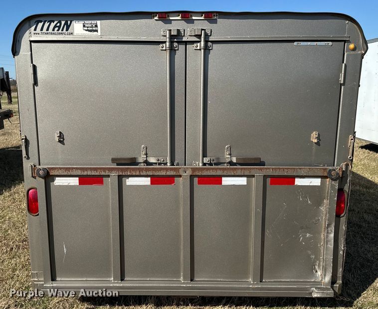 image for item EJ0331 2017 Titan livestock trailer