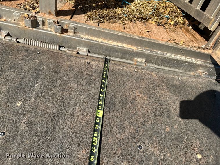 image for item EJ0331 2017 Titan livestock trailer