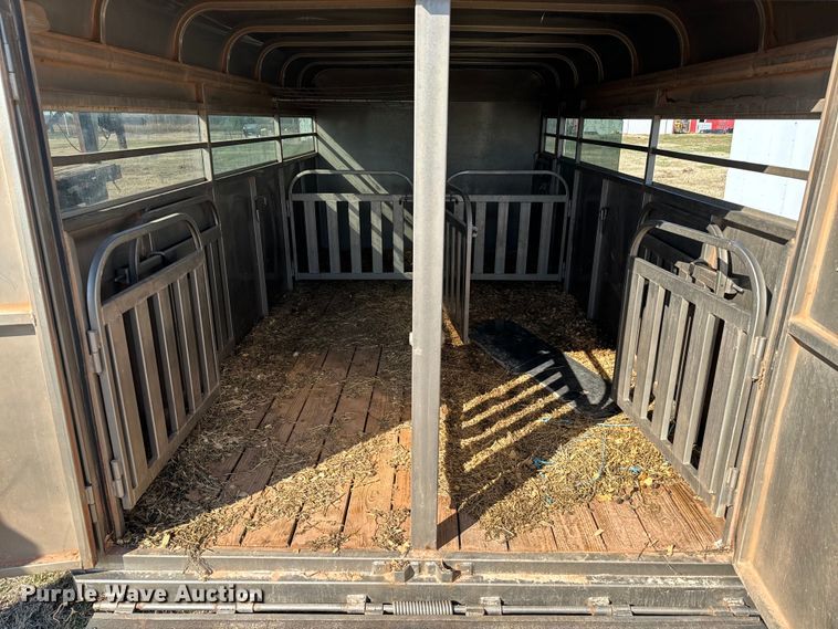 image for item EJ0331 2017 Titan livestock trailer