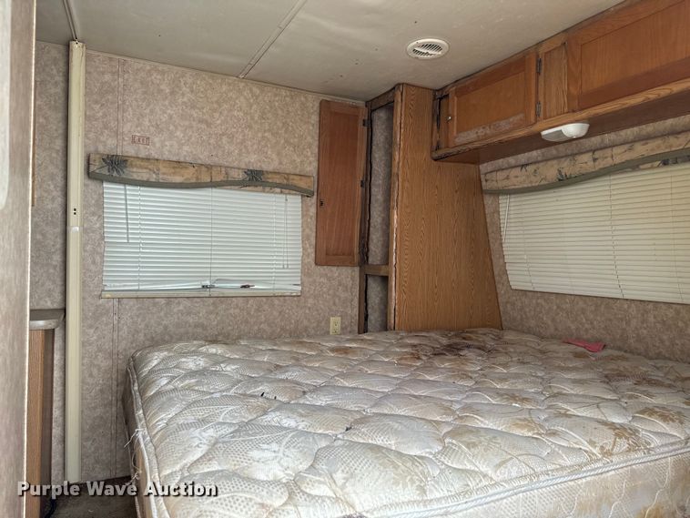 image for item EJ0340 2006 Skyline Nomad camper