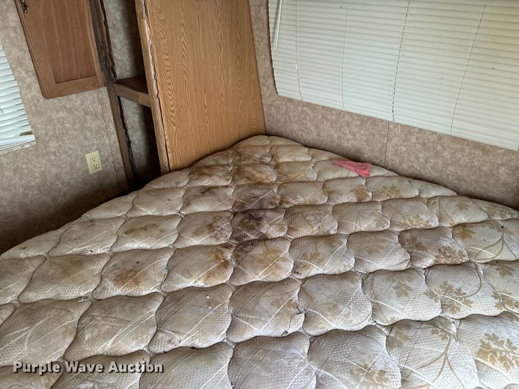 image for item EJ0340 2006 Skyline Nomad camper