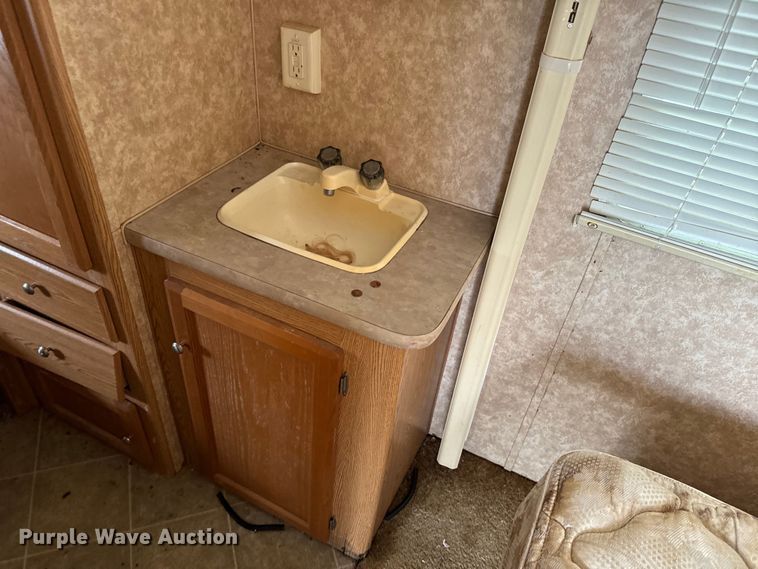 image for item EJ0340 2006 Skyline Nomad camper