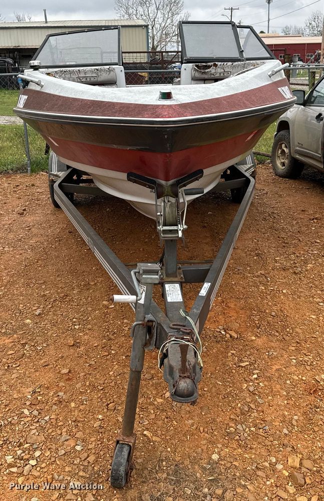 image for item EJ0346 1989 Victory VIP boat