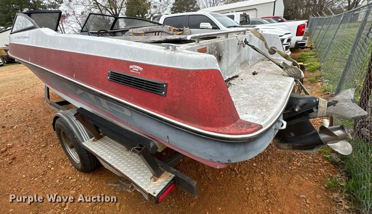 image for item EJ0346 1989 Victory VIP boat