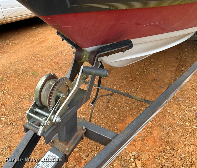 image for item EJ0346 1989 Victory VIP boat